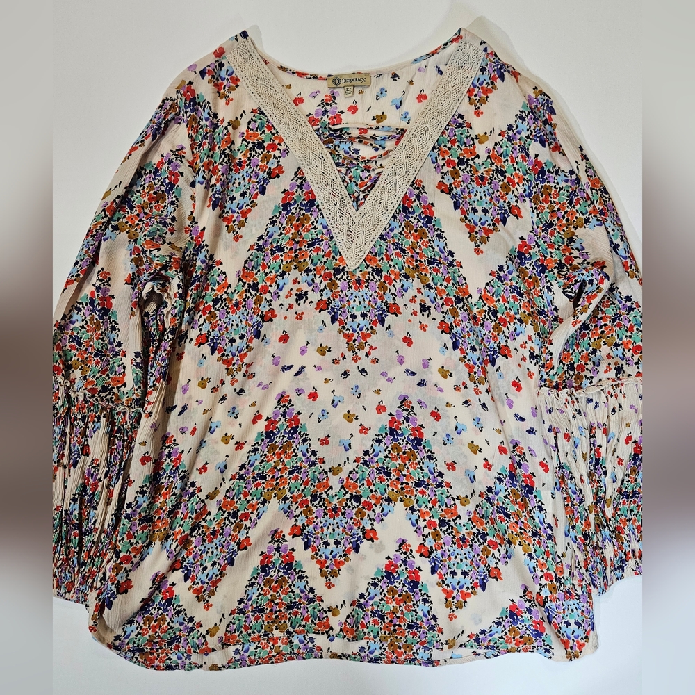 Democracy Womens Blouse XL V-Neck‎ Cream Geometric Floral Print Feminine Top
